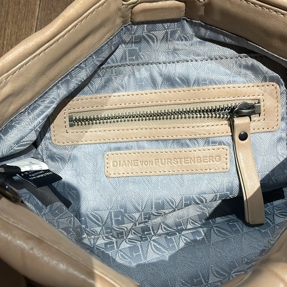 DVF leather handbag/clutch - Picture 4 of 5